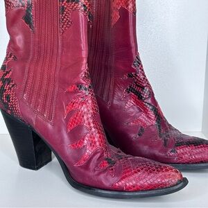 Guess Women's size 9 short cowboy boots elastic ankle